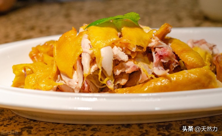 盐焗鸡卤水怎么做好吃?盐焗鸡水焗的配方和烹饪方法1