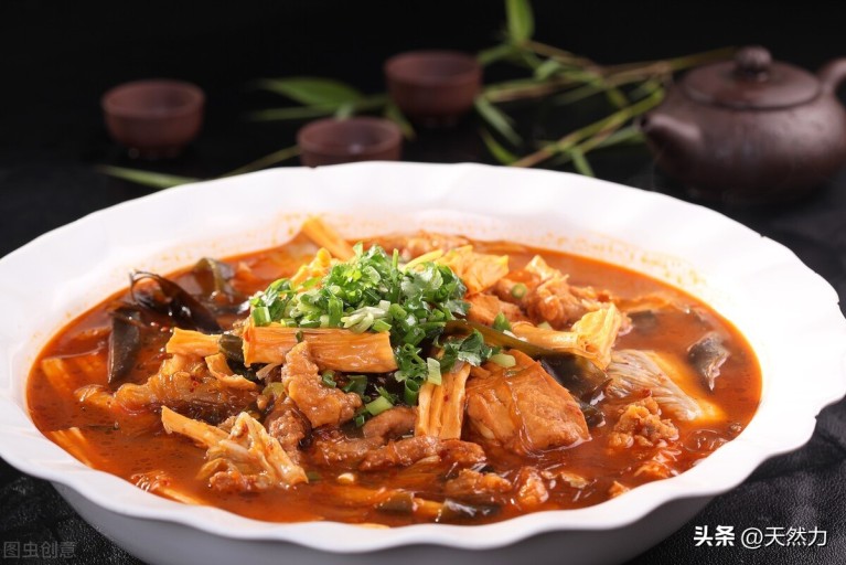 东北菜小鸡炖蘑菇怎么做好吃?小鸡炖蘑菇的烹饪方法1