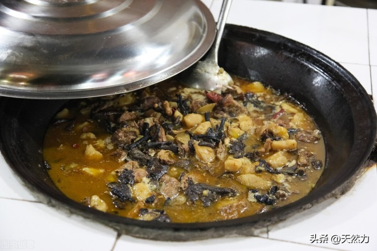 东北菜小鸡炖蘑菇怎么做好吃?小鸡炖蘑菇的烹饪方法4