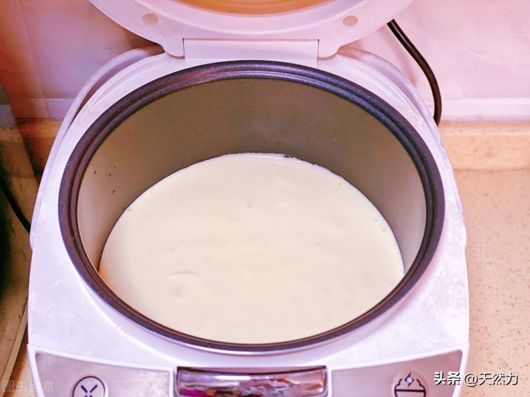 用电饭锅怎么做蛋糕(电饭锅和普通面粉做蛋糕的方法)8