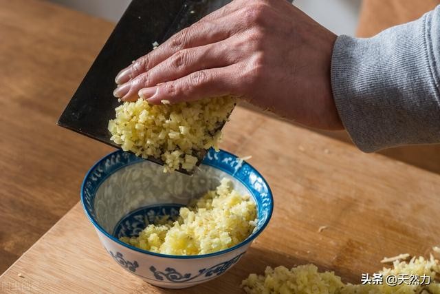 正宗东坡肘子的家常做法(东坡肘子的烹饪方法)7