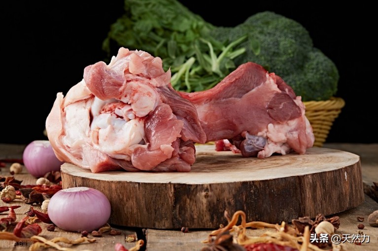 汤粉的汤底是用什么材料熬制的(汤粉的汤底熬制方法)3