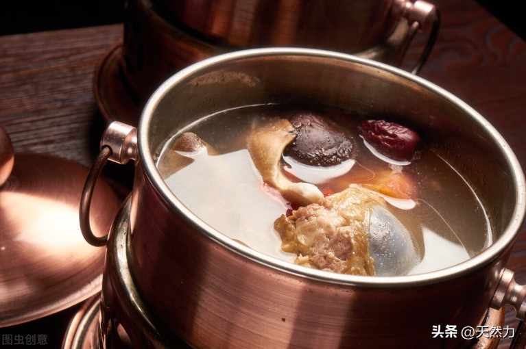 汤粉的汤底是用什么材料熬制的(汤粉的汤底熬制方法)5