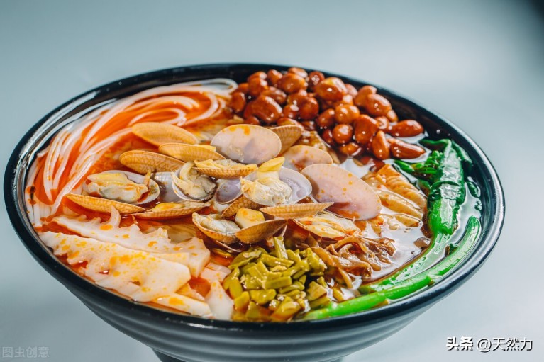 汤粉的汤底是用什么材料熬制的(汤粉的汤底熬制方法)8