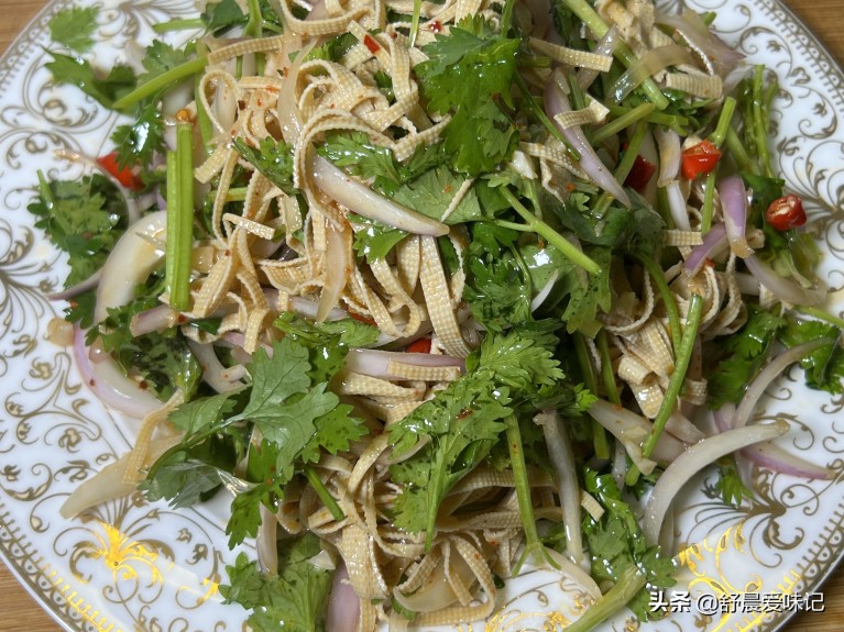 豆腐丝怎么凉拌才更好吃（教你凉拌豆腐丝做法流程）4