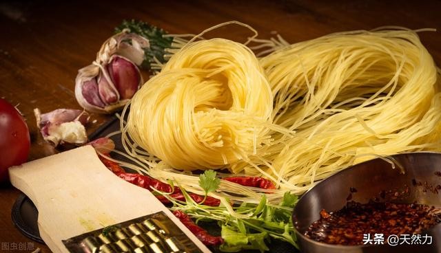 东北冷面的汤是如何做出来的？东北冷面的做法步骤4