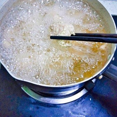 菠萝咕咾肉的家常做法（咕咾肉简单做法步骤）1