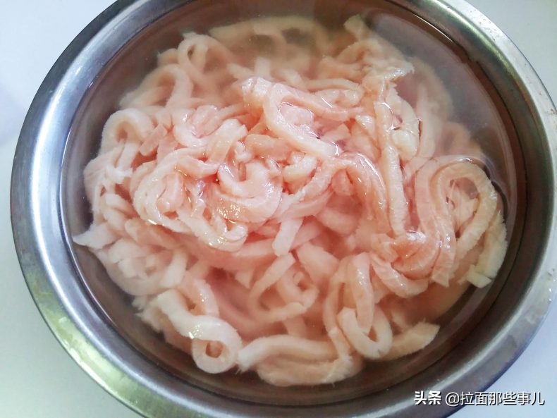 炒肉丝的家常做法（炒肉丝牢记3放2不放才好吃）3