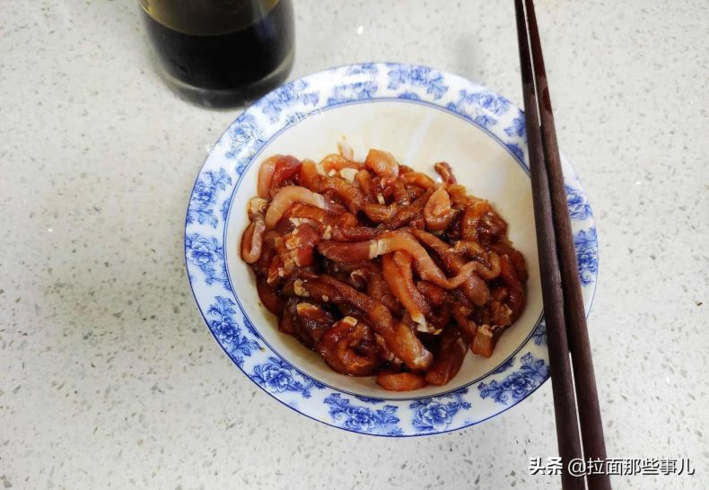 炒肉丝的家常做法（炒肉丝牢记3放2不放才好吃）7