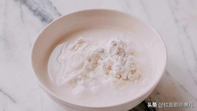 炒肉丝的家常做法（炒肉丝牢记3放2不放才好吃）10