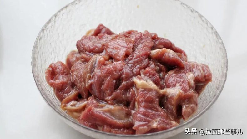 炒肉丝的家常做法（炒肉丝牢记3放2不放才好吃）17