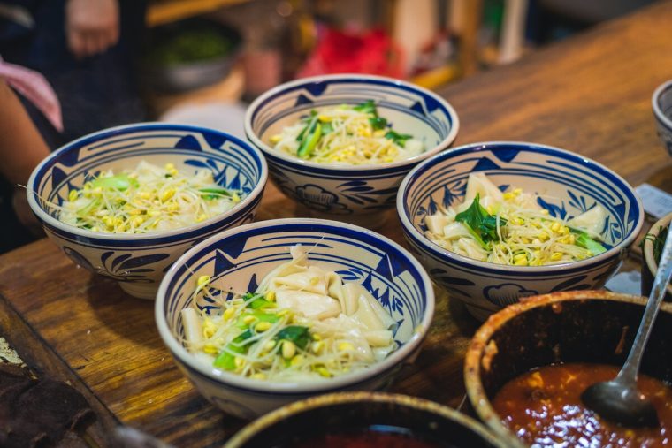 西安十大地道的西安美食排行榜(最具人气的五大美食街)9