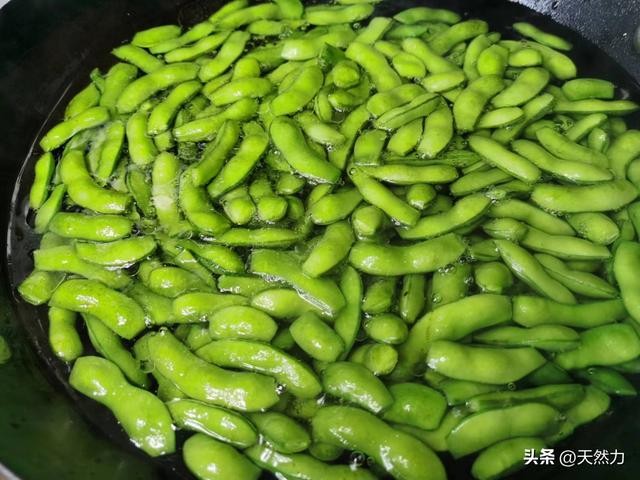 毛豆怎么煮好吃又入味（教你夜宵摊的毛豆做法）11