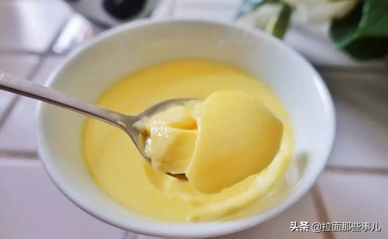 简单蒸鸡蛋羹的做法诀窍(教你蒸鸡蛋羹的2个技巧)7