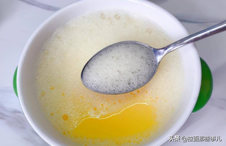 简单蒸鸡蛋羹的做法诀窍(教你蒸鸡蛋羹的2个技巧)9