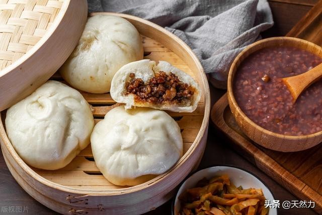 肉包子怎么做让汁更多?教你肉包子的馅鲜嫩多汁的做法1